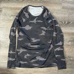Athleta  Women's Speedlight Camo Long Sleeve Rashguard Size M‎ Photo 0