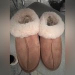 UGG  slippers size 7 Photo 1