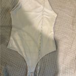 ReoRia Women's Cream Sleeveless Bodysuit White Photo 2