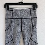 Lululemon Outrun Tight
Power Luxtreme Spray Jacquard White Black / Black Photo 1