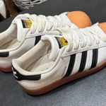 Adidas  SUPERSTAR White and Black Sneakers Rubber Gum Toe Cap Size 7.5 Photo 0