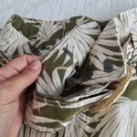 Tahari  NWT Linen Palms High Rise Shorts L Photo 3