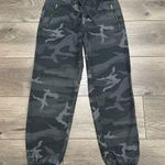 TNA By Aritzia Alix Gray Green Camo Mid Rise Jogger Pants Size XS Photo 0