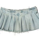 ZARA NEW Box Pleat Denim Mini Skirt Side Zip Raw Hem Light Wash Size Large Photo 2