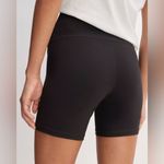 Everlane The Perform Bike Short In Black Photo 2