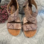 Adrienne Vittadini open-toe sandal with straps, cork sole, snakeskin.Size 9. Photo 5