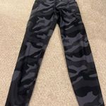 Old Navy Active Camo Leggings Photo 0