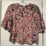 Urban Romantics  pink floral flutter sleeve top size M Photo 2