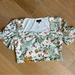 Lucy Paris New‎  Gathered Crop Top Floral Blouse Sleeves Ruffle size L Coquette Photo 5