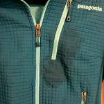 Patagonia dual aspect hoodie Photo 1