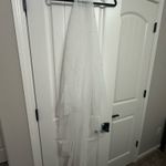 Untamed Petals by Amanda “Jackson Veil” 50” fingertip two tier White Photo 1