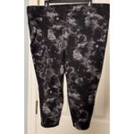 Torrid Black And White Tie-Dye Cropped Leggings, Size 3 Photo 2