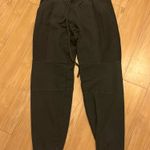 Alo Yoga alo sweats Photo 0