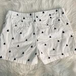 British Khaki  White W/ Blue Sailboats Shorts Size 10 Photo 1