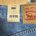 Levi's  High-Waisted Mom Shorts Size 27  Medium Wash Photo 3