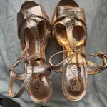 Unlisted By Keneth Cole Beautiful heels, ideal shoes for parties, , ideal for parties, only have a small mark on one side but they are in excellent condition Photo 0