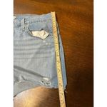 Levi's Mid Length Shorts Women 32 Spring Summer Fringe Raw Hem Distressed Beach Photo 7