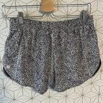 Lululemon Hotty Hot Short II *2.5"
Ditsy Daisy White Black Photo 6