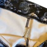 Champion Women’s Brand Blue Floral Patterned Yoga Athleisure Capris Size Medium Photo 2