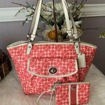 Coach  Chelsea Signature Leah Tote Bag Photo 0