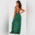 Boohoo Tall plunge front palm print maxi dress, halter style, backless size 8 Photo 3