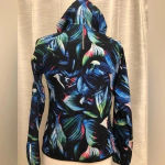 New Balance  Women’s Windcheater Jacket Tropical Palms Photo 7