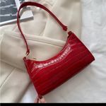 Elegant Red Crocodile Pattern Shoulder Bag Photo 0