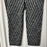 GapFit gFast Grey Multi Stripe Spacedye Jacquard Capri Size Medium Photo 3