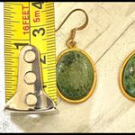 Green speckled faux stone gold tone fish hook earrings Photo 9