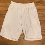 Pretty Little Thing white sweat shorts Photo 0