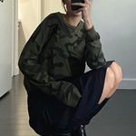 Aritzia / TNA Chiemsee Camo T-Shirt in Grapeleaf & Peat NWOT Photo 0