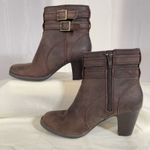 Clarks Clark’s Brown Leather Zip High Heels 2” Ankle Boots Bootie Casual Sz 7M Buckles Photo 1