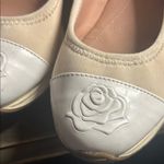 Taryn Rose  Beige and White Floral Flats Photo 3