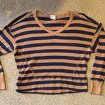 Offline Striped V Photo 0