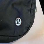 Lululemon Everywhere Belt Bag black yoga exercise Photo 2