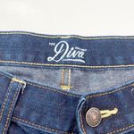 Old Navy  Jean Shorts‎ Size 2 - Diva Cut - Classic Summer Denim Photo 2