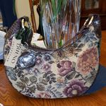 Bueno  tapestry purse. (B) Photo 0