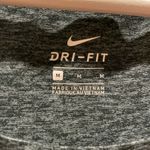Nike  Dri-Fit Women's MEDIUM Heather Gray Short Sleeve Activewear Top Photo 2