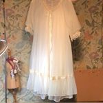 Vanity Fair 1950s  Peignoir Set full sweep swing Size
Swing nightgown and robe Photo 5