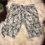 Nike camouflage Bermuda shorts sz small Photo 3