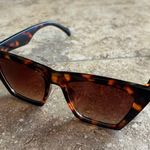 Trendy Statement Tortoise Cat Eye Sunglasses Photo 1