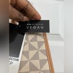 Vegan Leather Handbag With Wallet And Removable Strap. Photo 5