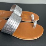 Italian Shoemakers Apri by  Sandals Silver Strap Toe Ring  Flats Women's Size 8.5 Photo 4