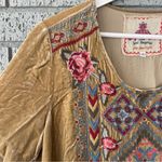 Johnny Was  Jody Velvet Short Sleeve Tunic Shirt Embroidered Size Small Tan Gold Photo 4