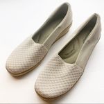 Grasshoppers Size 7 Tan Wedged Slip On Shoe Photo 1