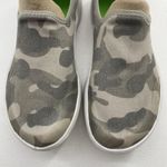 Oofos Size 9 OMG Eezee Shoes White Green Camo Low Top Comfort Sneakers Women’s Photo 5