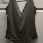 Reoria NWT Women's Size Medium Green Wide V Photo 0