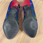 Carlos by Carlos Santana Pounce Graffiti Print Peep Toe Pumps Red Multi 6 Blue Photo 8