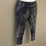 Under Armour Compression HeatGear Abstract Striped and Camo Cropped Legging- Sm Photo 2