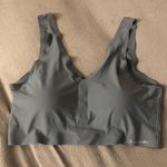 Tahari  bra  Photo 1